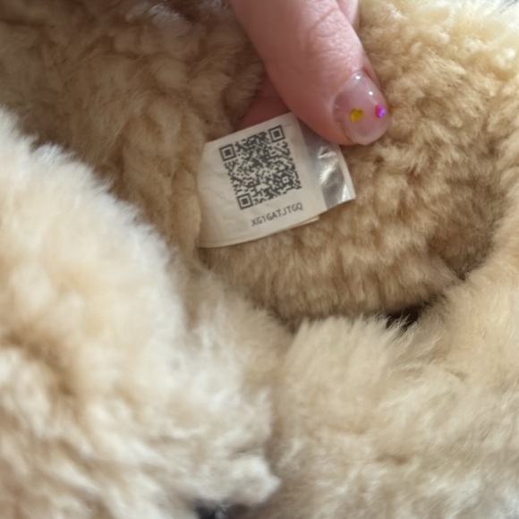 Tall, chestnut button, UGGs - Picture 5 of 5